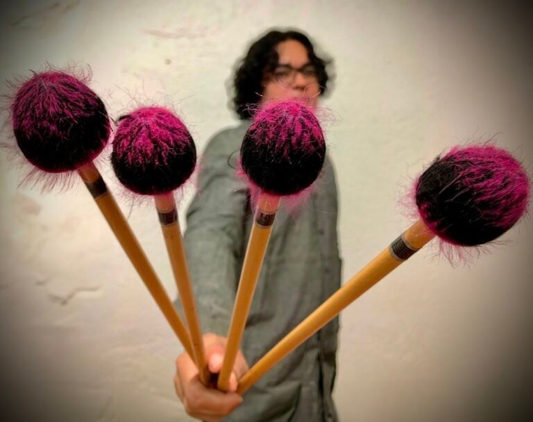 Francisco Bernal con baquetas Elite Mallets