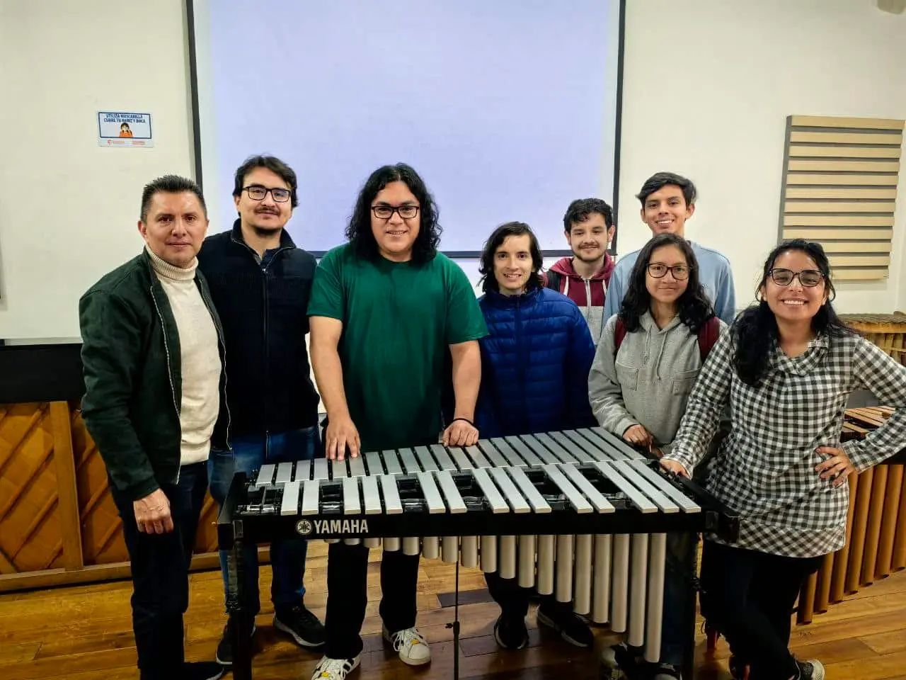 Francisco Bernal dando una clase en la Facultad de Artes de la ASAB