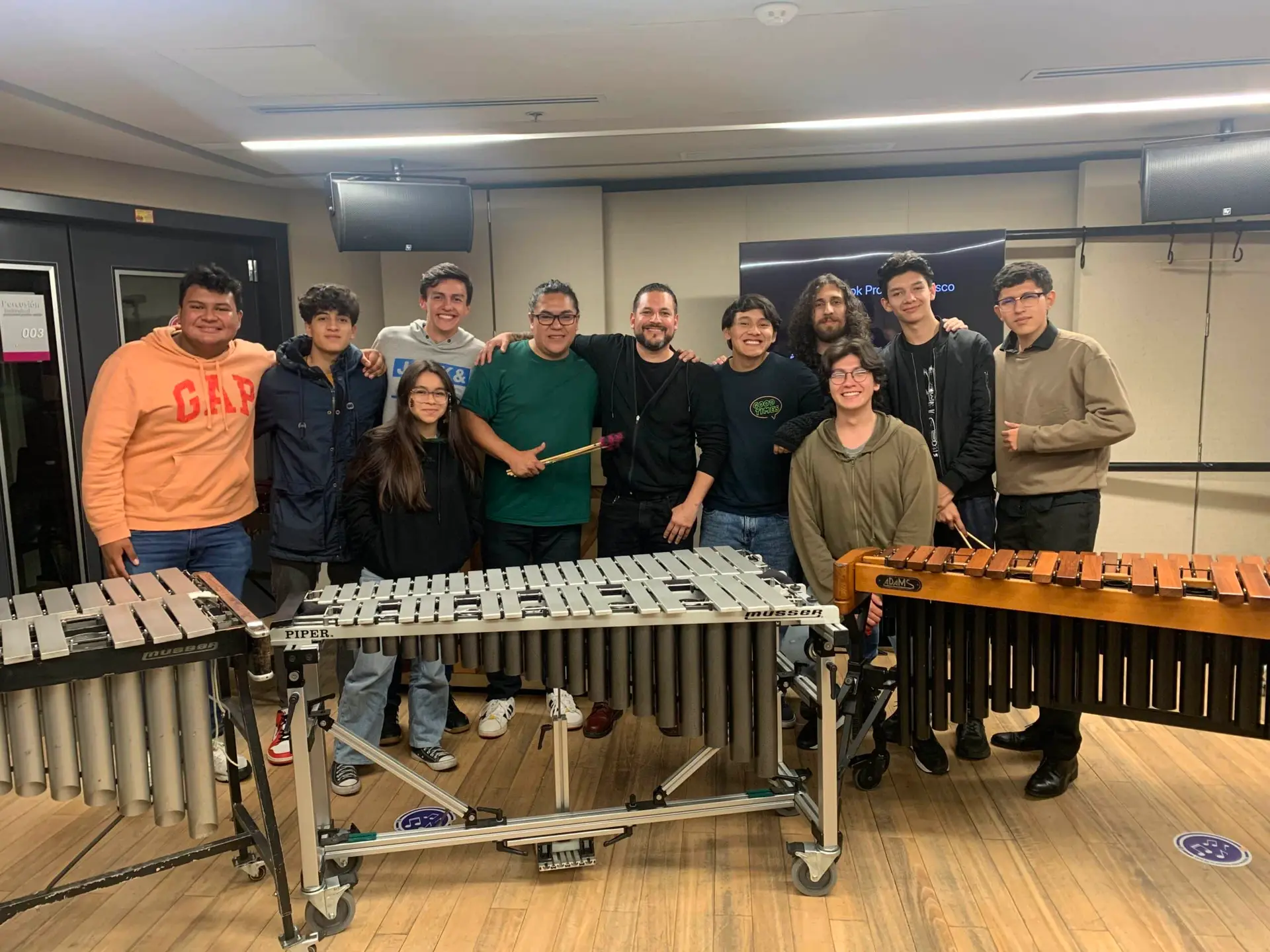 Francisco Bernal dando una clase en la Pontificia Universidad Javeriana 