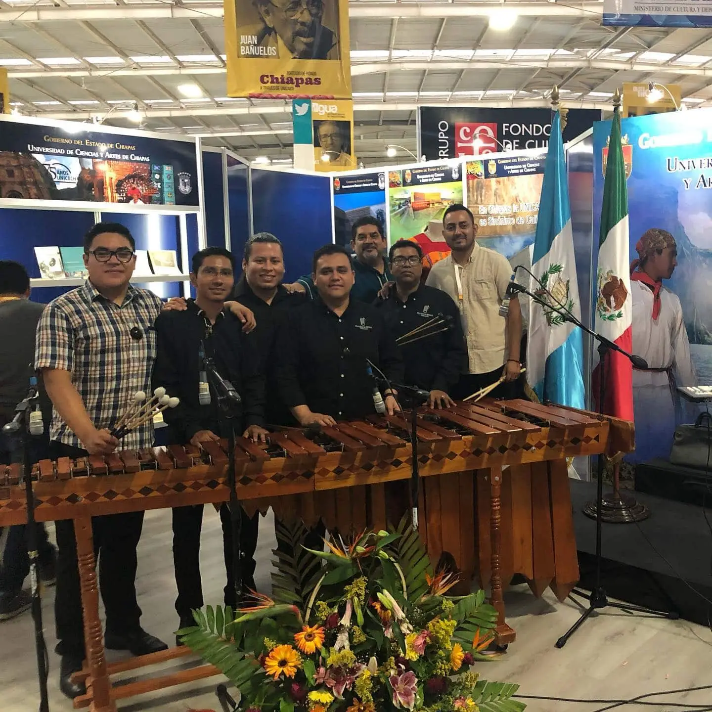Francisco Bernal y ensamble de la UNICACH en la FIL Guatemala